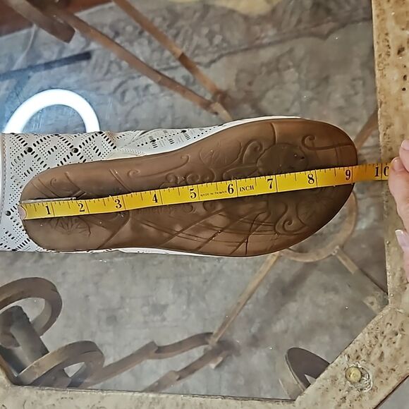 Baretraps White slide sandals size 6.5 - Picture 7 of 8